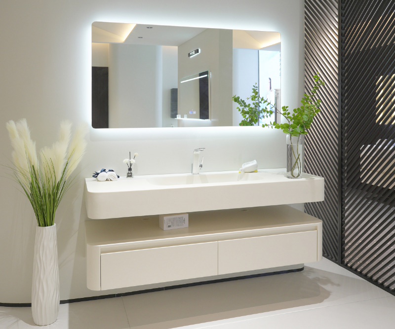 在选择浴室柜的品牌时，哪些因素是消费者需要考虑的？